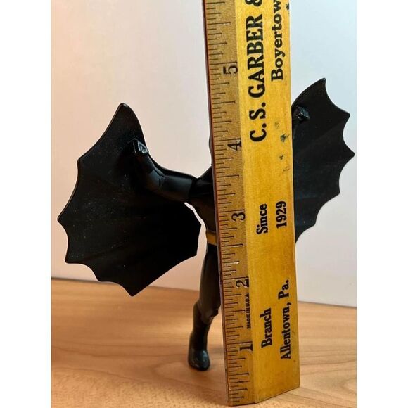 2011 McDonald's DC Comics Young Justice Batman Plastic Figure - Picture 4 of 5